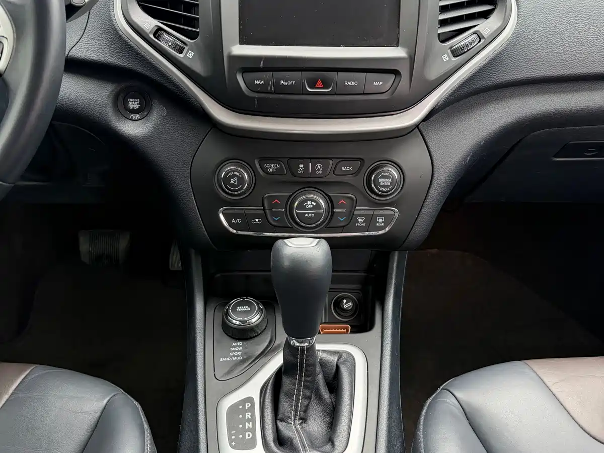Фото 7 - Jeep Cherokee