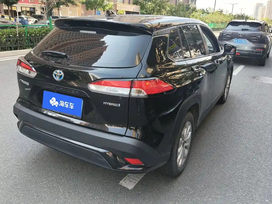 Photo 3 - Toyota Frontlander