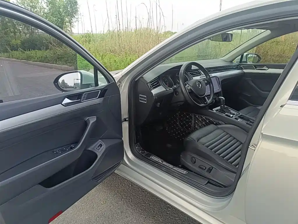 Volkswagen Magotan 2017 330TSI DSG Leading фото 16