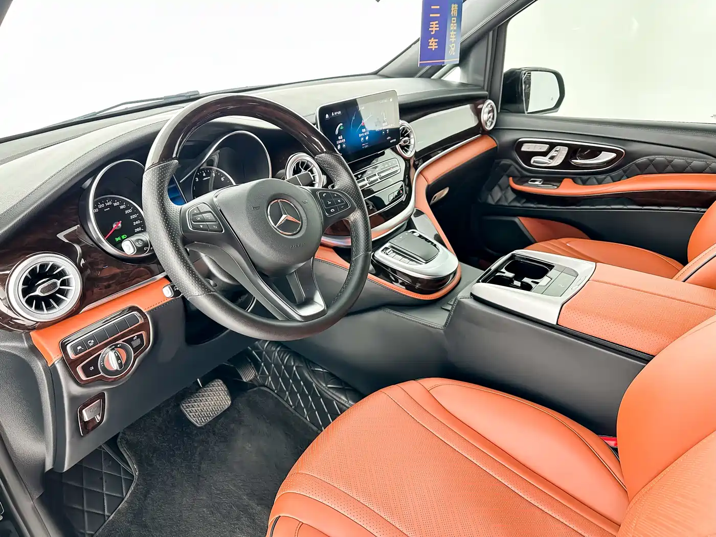 Mercedes-Benz V-Class 2021 V 260 L Long Wheelbase Premium Edition фото 11