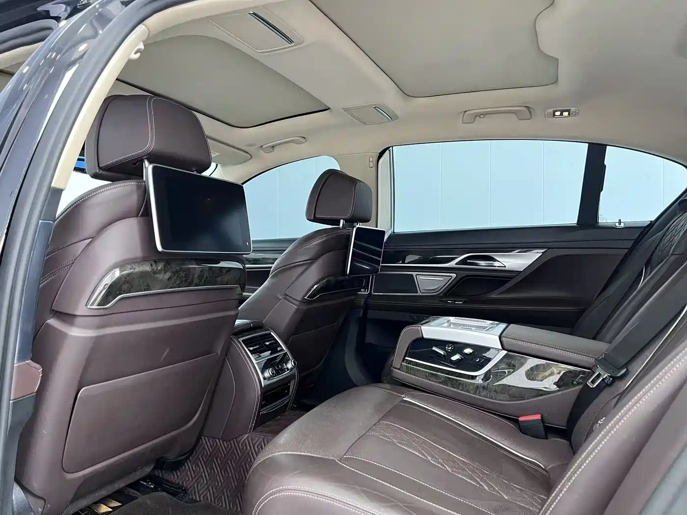 BMW 7 Series 2018 740Li Leading Type Excellence Package фото 8