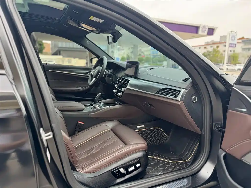BMW 5 Series (Import) 2021 540i Style Edition M Sport Package фото 12