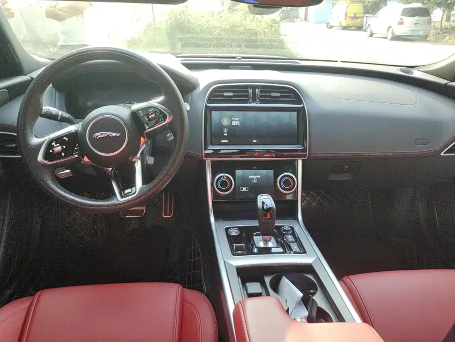 Photo 12 - Jaguar XEL