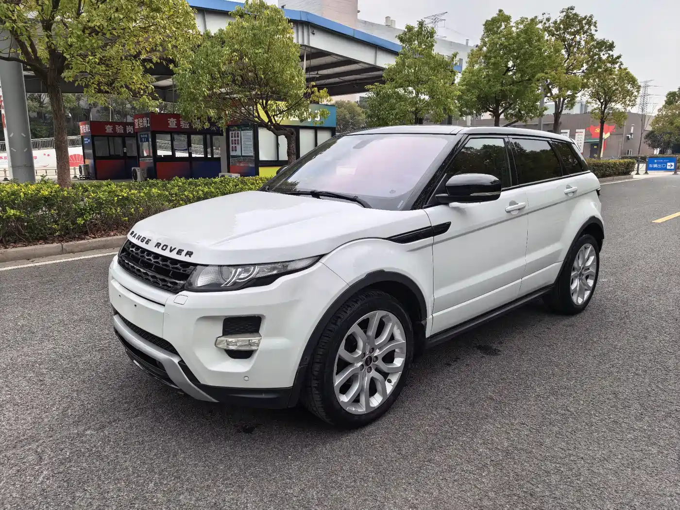 Land Rover Range Rover Evoque (Import) 2012 2.0T 5-door Premium Edition фото 2