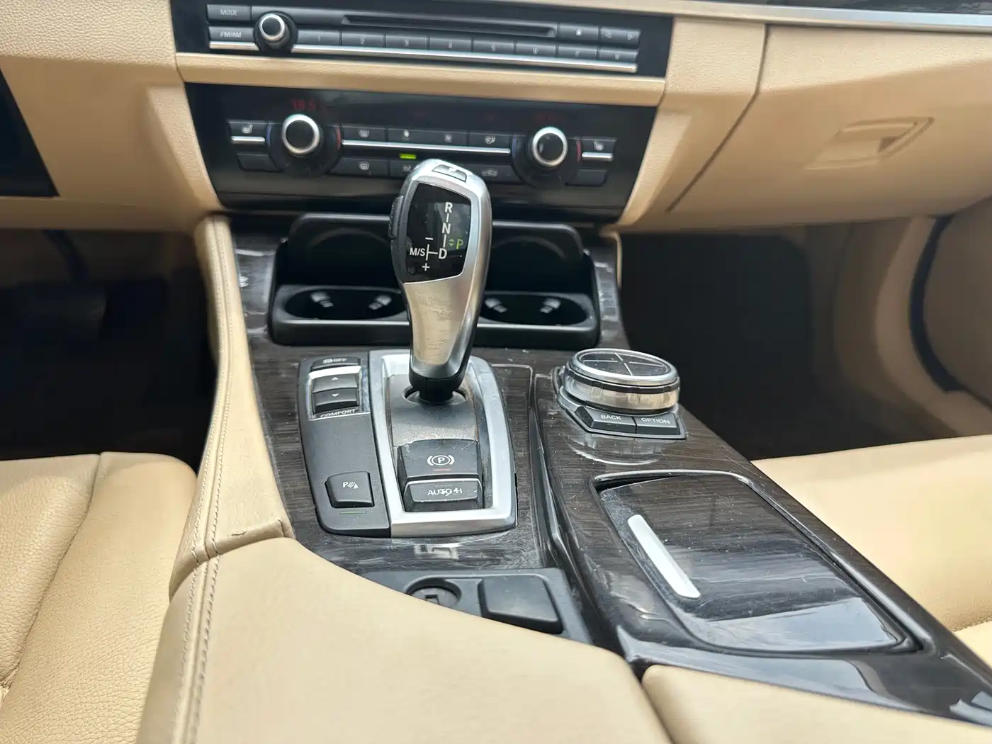 BMW 5 Series 2013 530Li Leadership фото 9