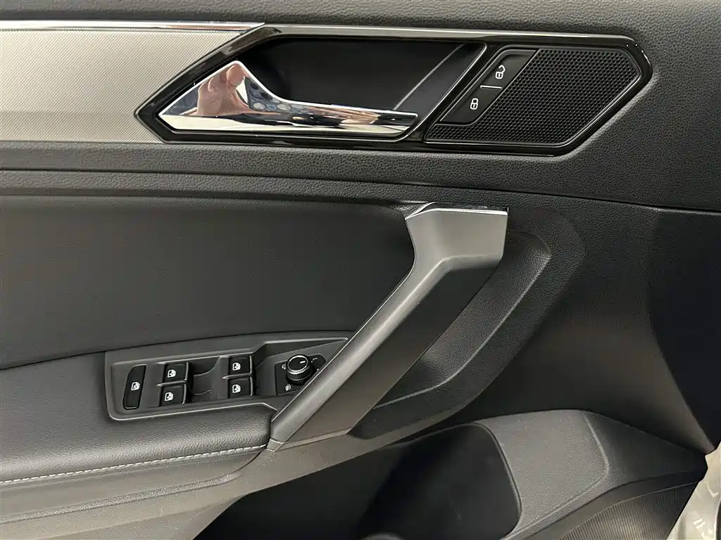 Volkswagen Tiguan L 2019 330TSI Auto 2WD Panorama Comfort Edition China V фото 6