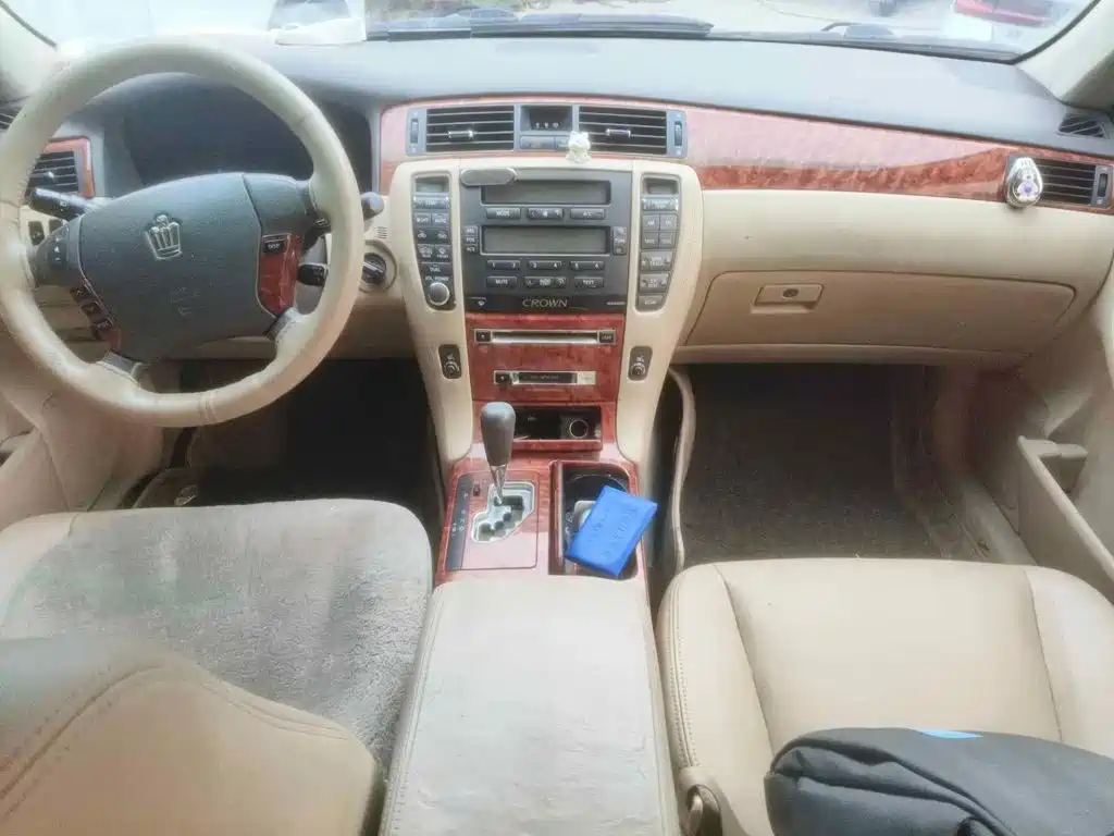 صورة 12 - Toyota Crown