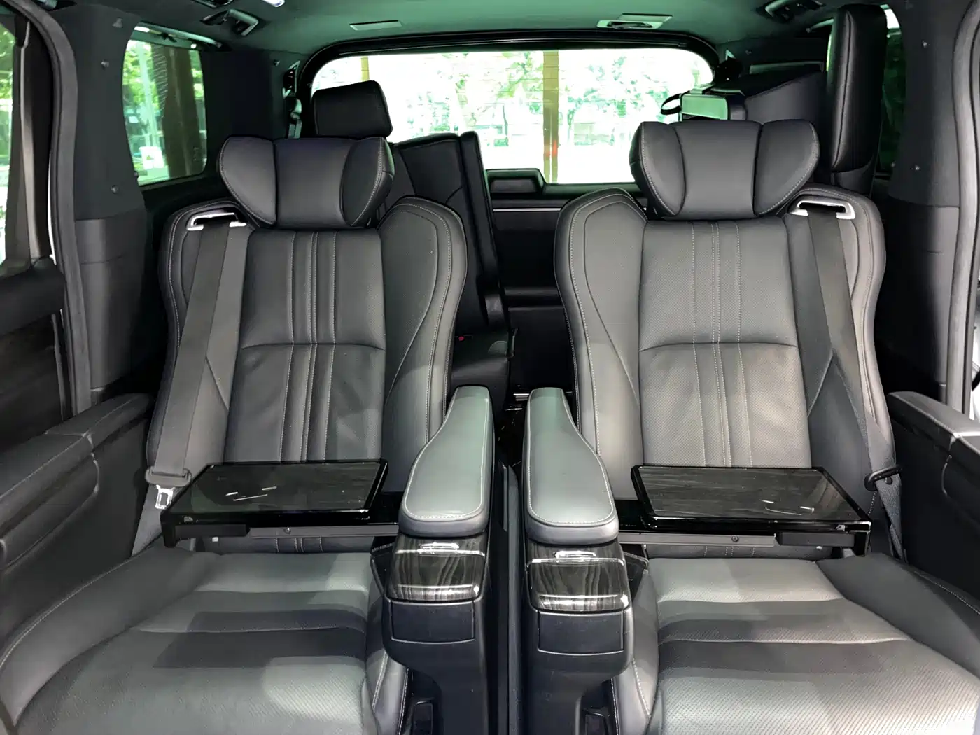 Lexus LM 2020 300h Seven-Seater Elegance Edition фото 21
