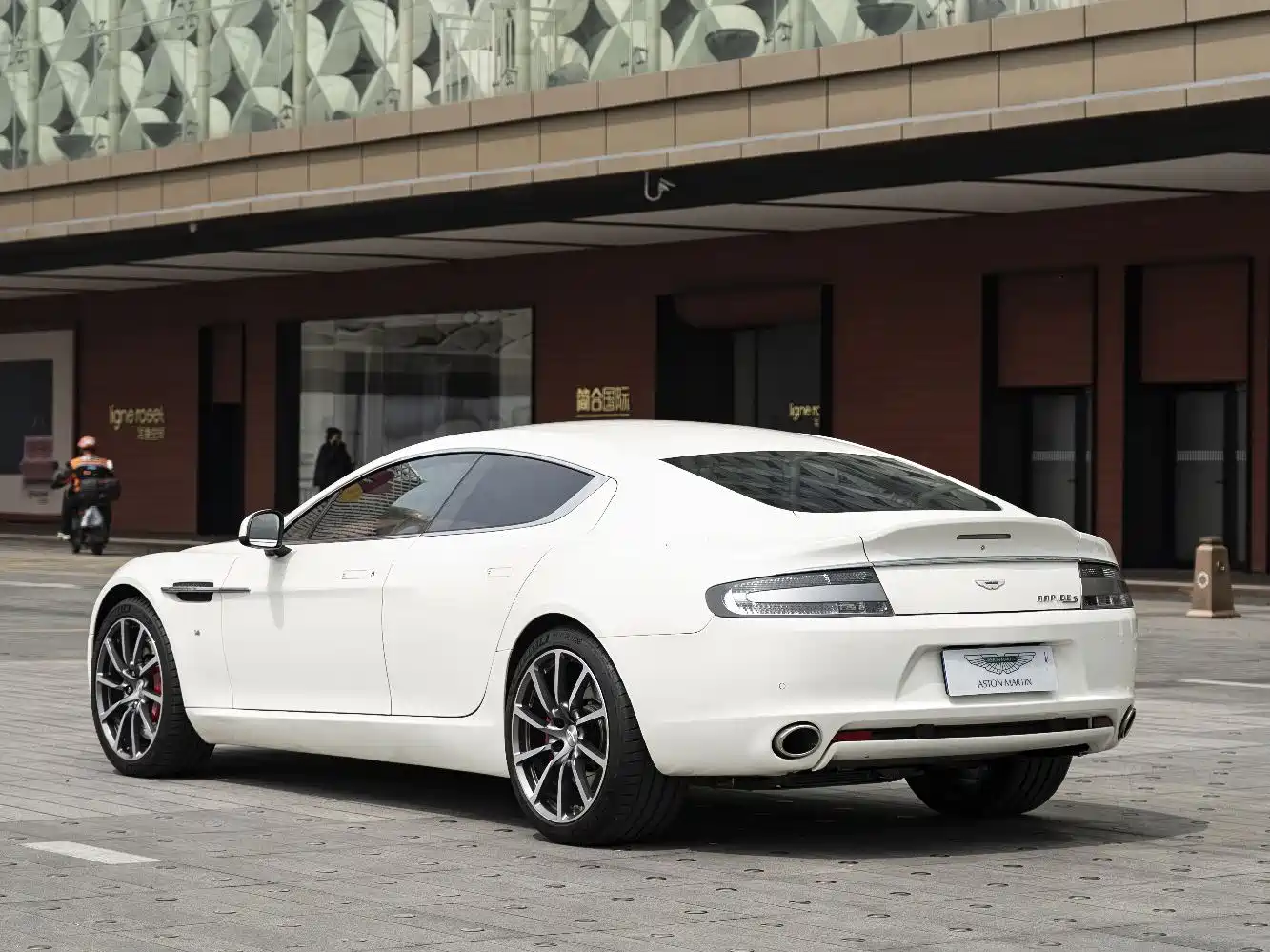 ASTON MARTIN RAPIDE