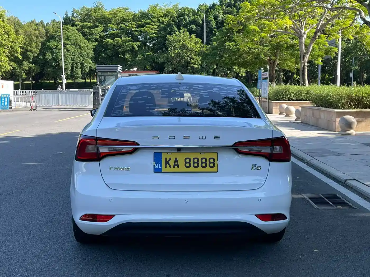 Фото 8 - Roewe i5