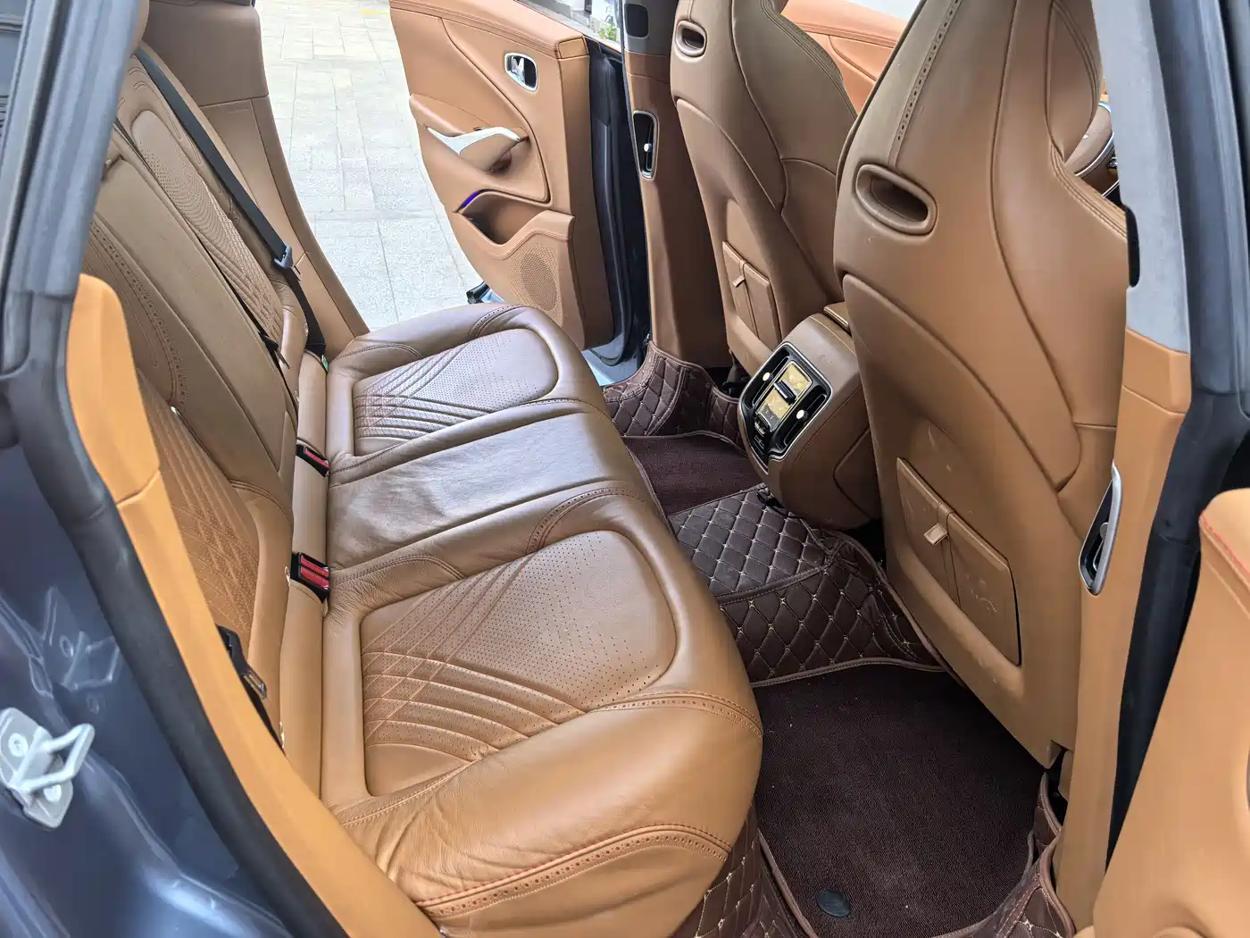 Aston Martin DBX 2021 2022 4.0T V8