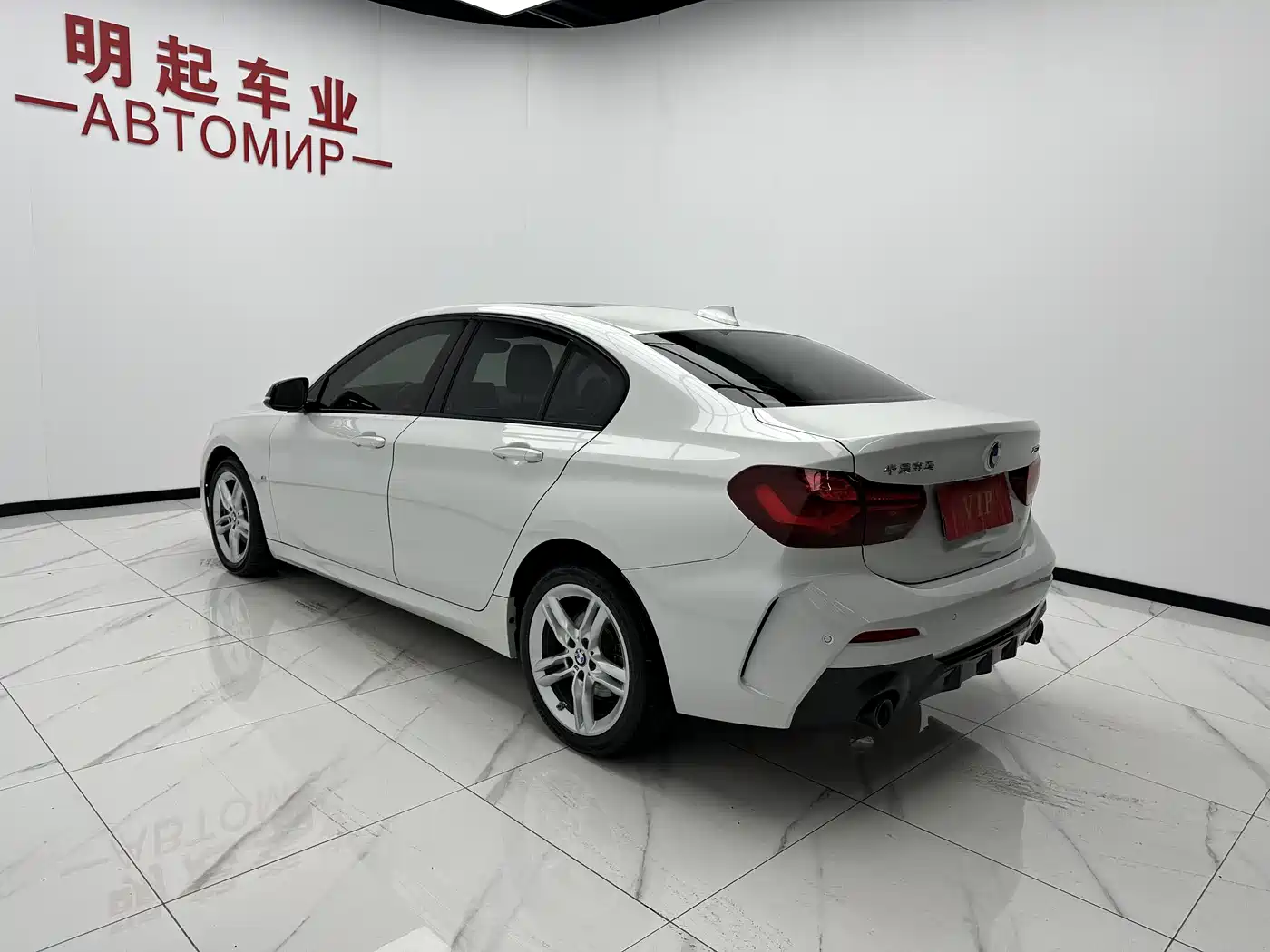 BMW 1 Series 2023 120i M Sport Shadow Edition фото 8