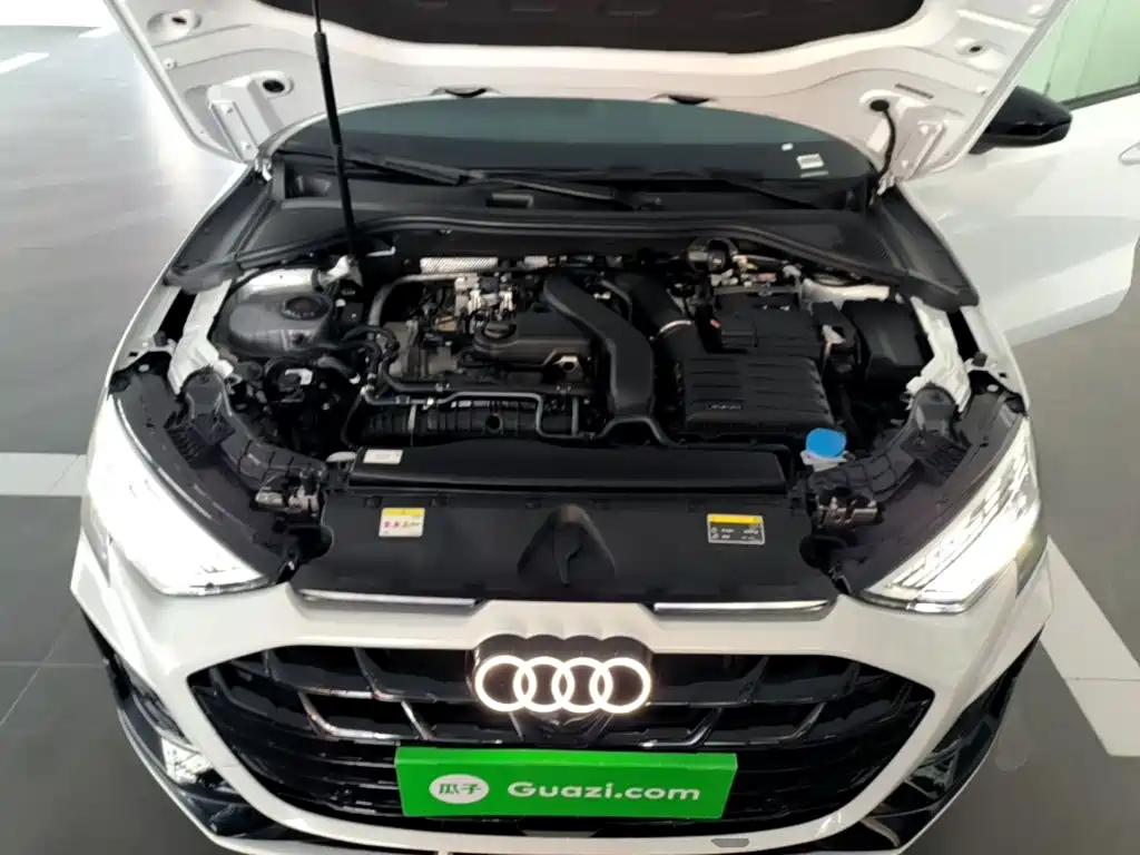 Audi A3 2026 2025 Facelift Sportback 35TFSI Flying Spur Premium