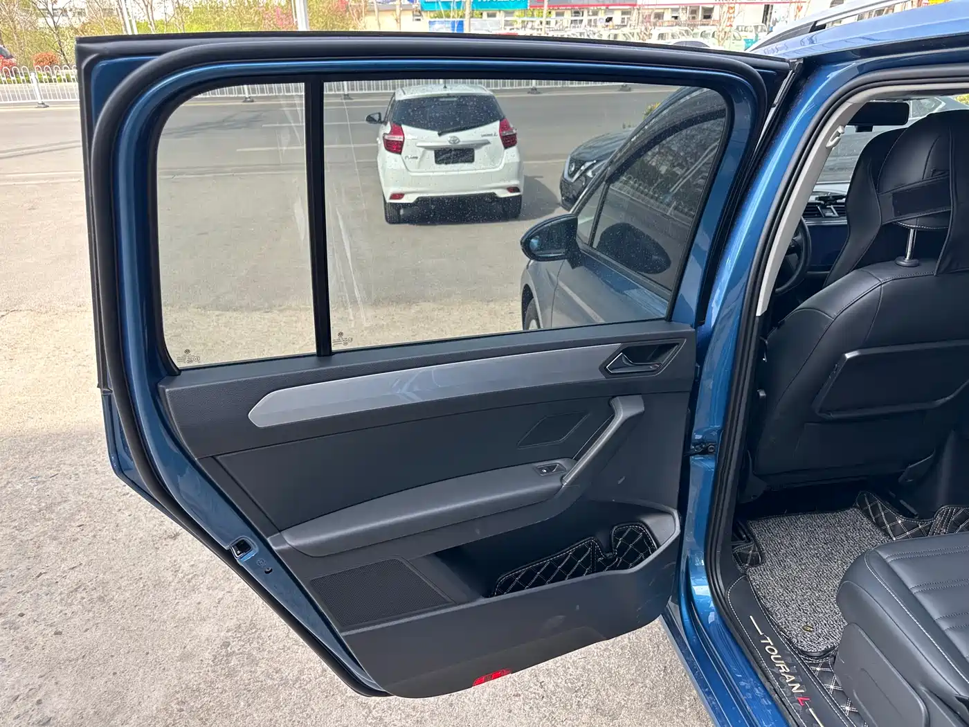Volkswagen Touran 2021 Touran L 280TSI DSG Trend Edition 7-seater фото 13