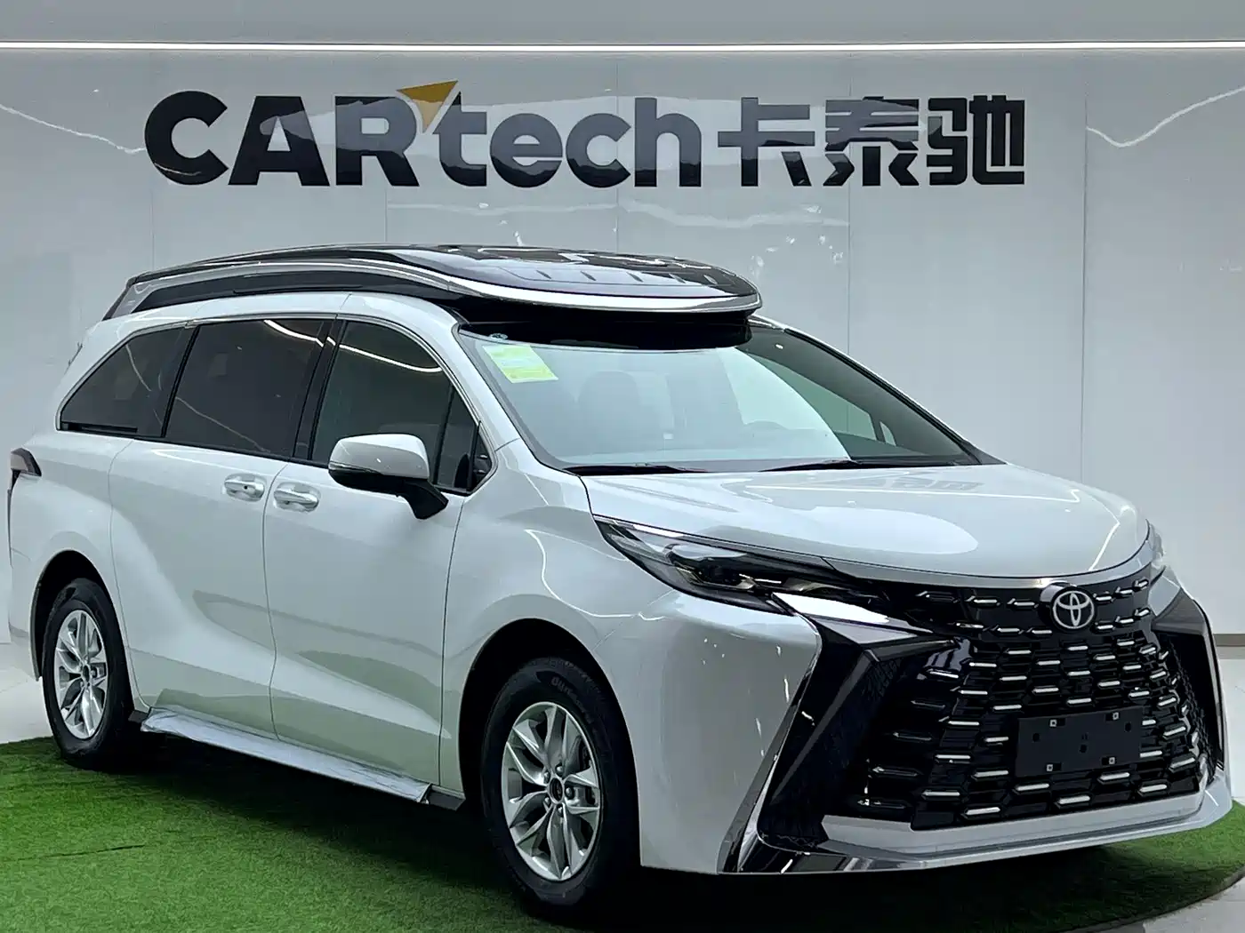 Toyota Granvia 2024 2.5L Hybrid Comfort фото 7