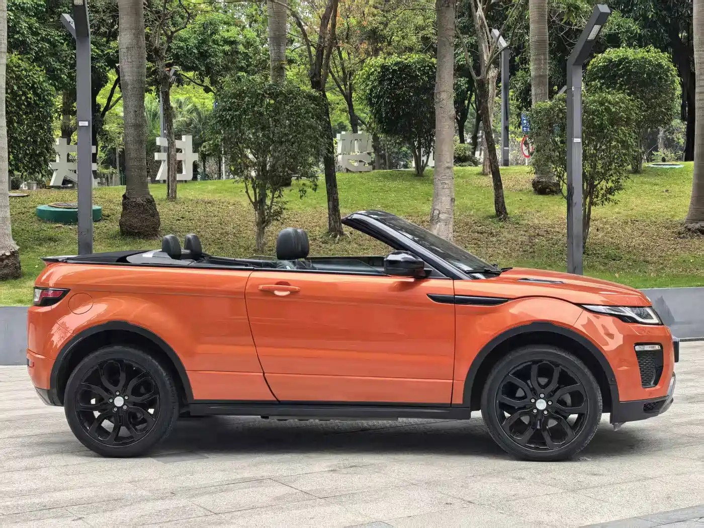 Land Rover Range Rover Evoque (Import) 2017 2.0T Convertible фото 14