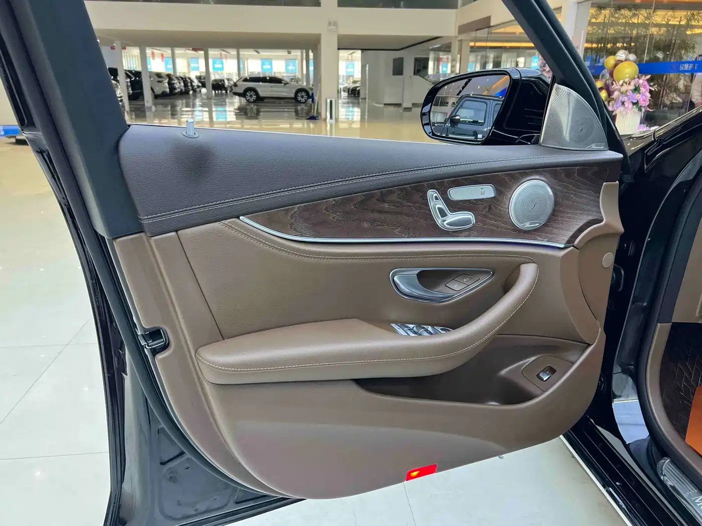 Mercedes-Benz E-Class 2022 E 260 L фото 9