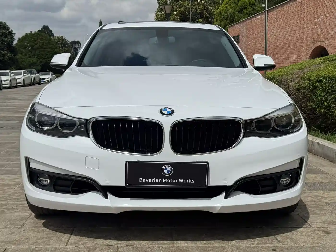 BMW 3 Series GT 2018 320i Fashion фото 3