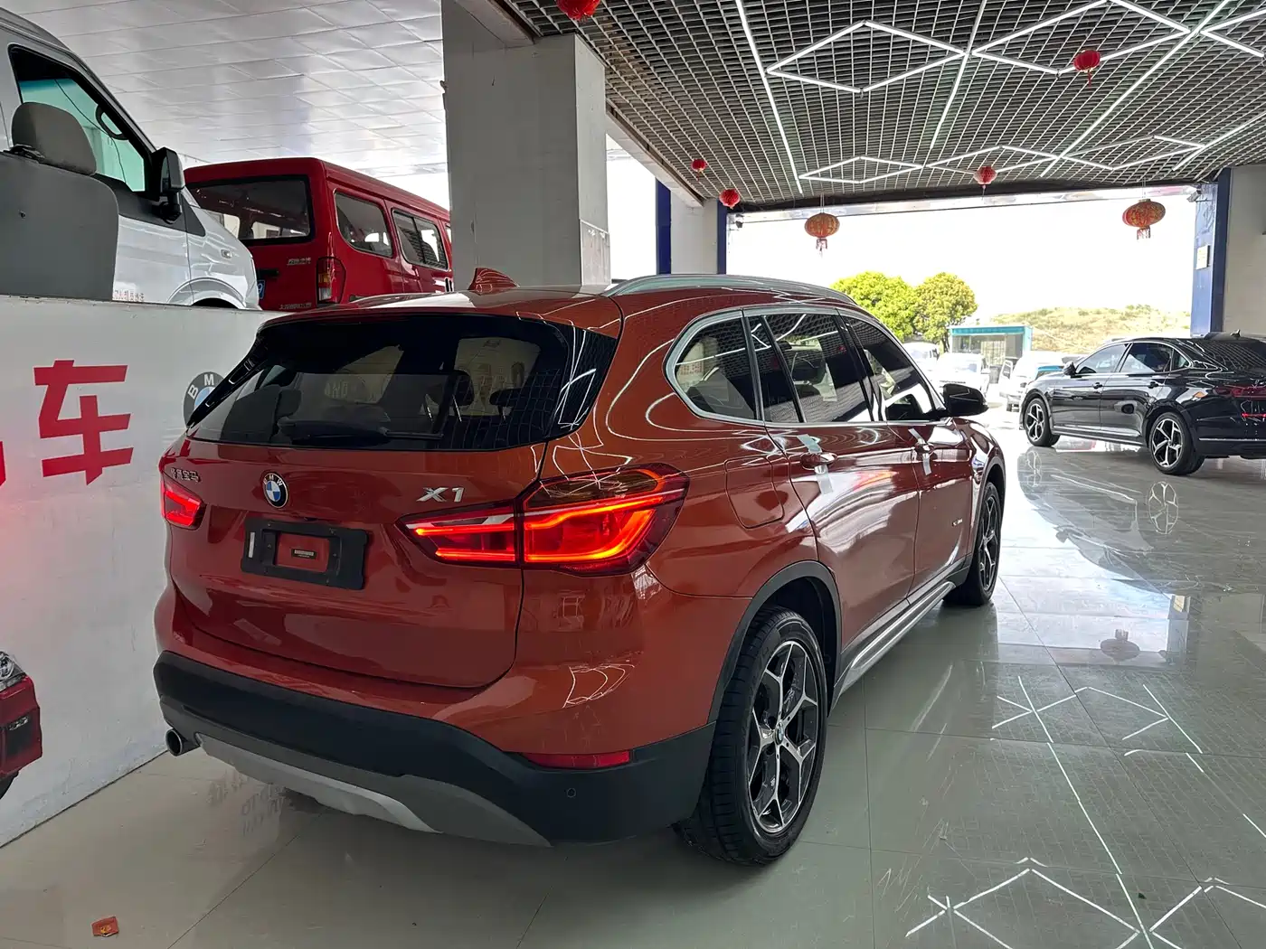 BMW X1 2018 sDrive18Li Premium Model фото 6