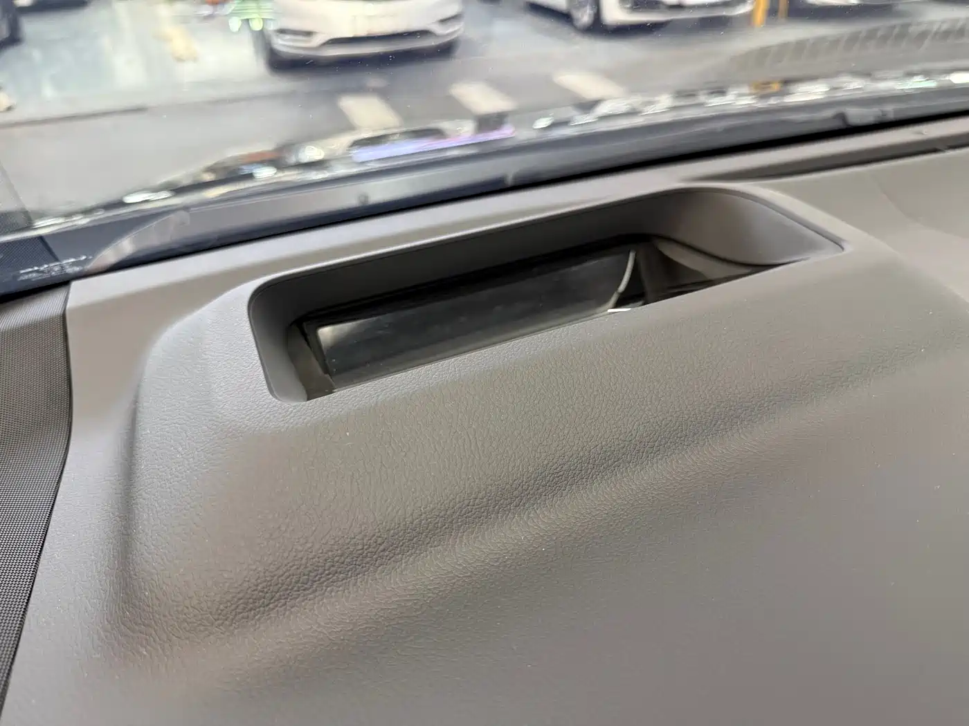 Lexus LM 2023 500h 6-Seater Prestige Edition фото 7