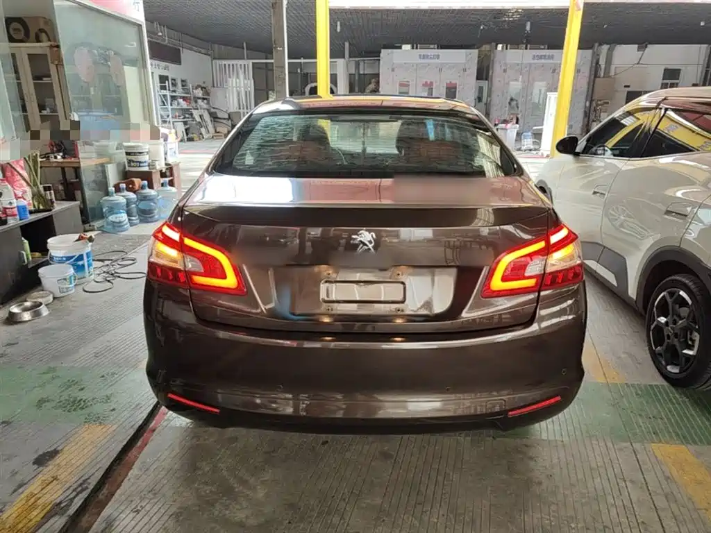 Peugeot 408 2014 1.8L Automatic Luxury Edition фото 6