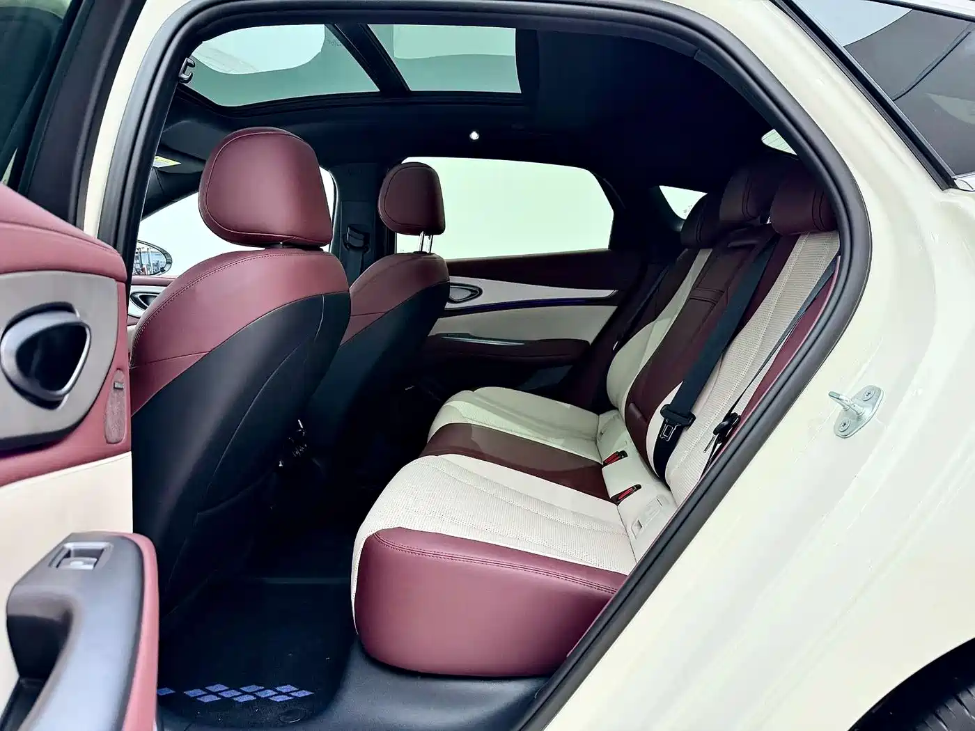 BYD Seal 07 DM-i 2026 DM-i 1.5T 230km Flagship фото 15
