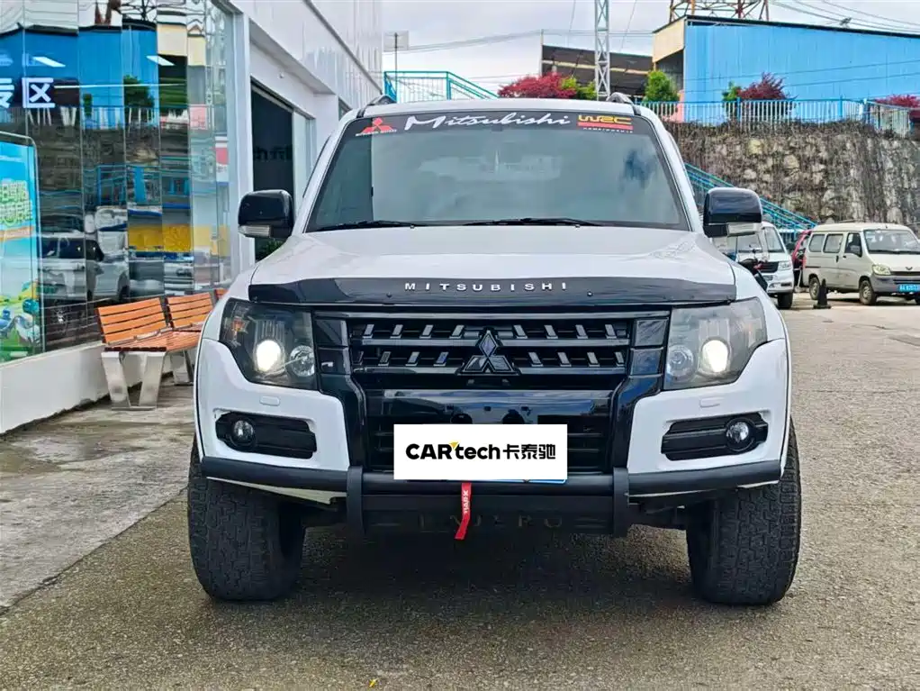 Mitsubishi Pajero (Import) 2012 3.0L Elite Plus Edition фото 2