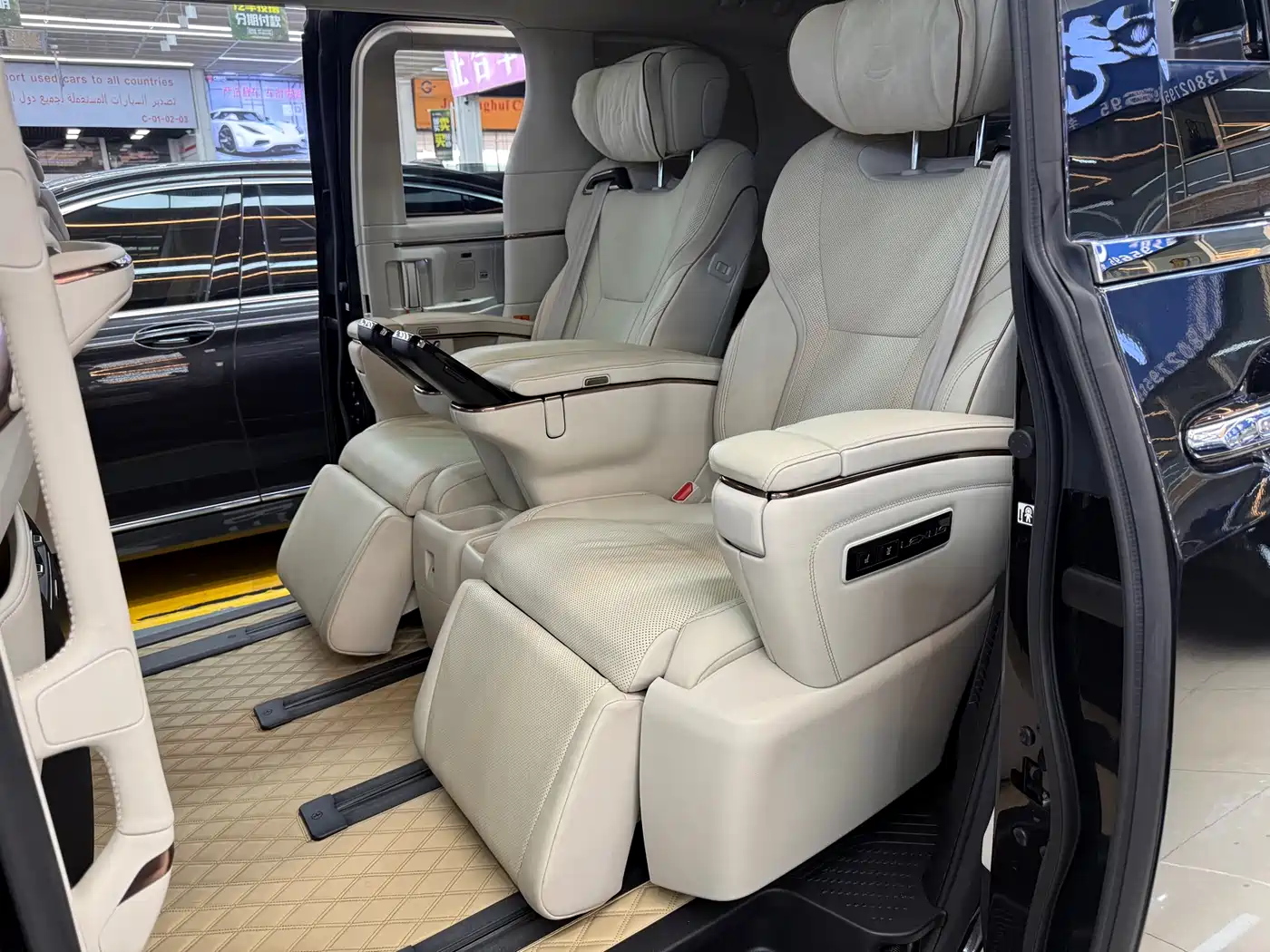 Lexus LM 2023 500h 6-Seater Prestige Edition фото 10