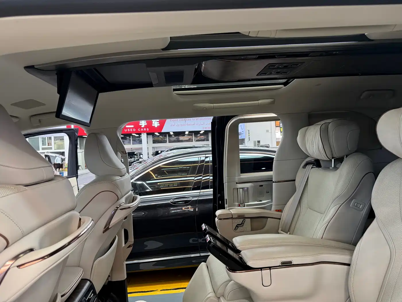 Lexus LM 2023 500h 6-Seater Prestige Edition фото 9