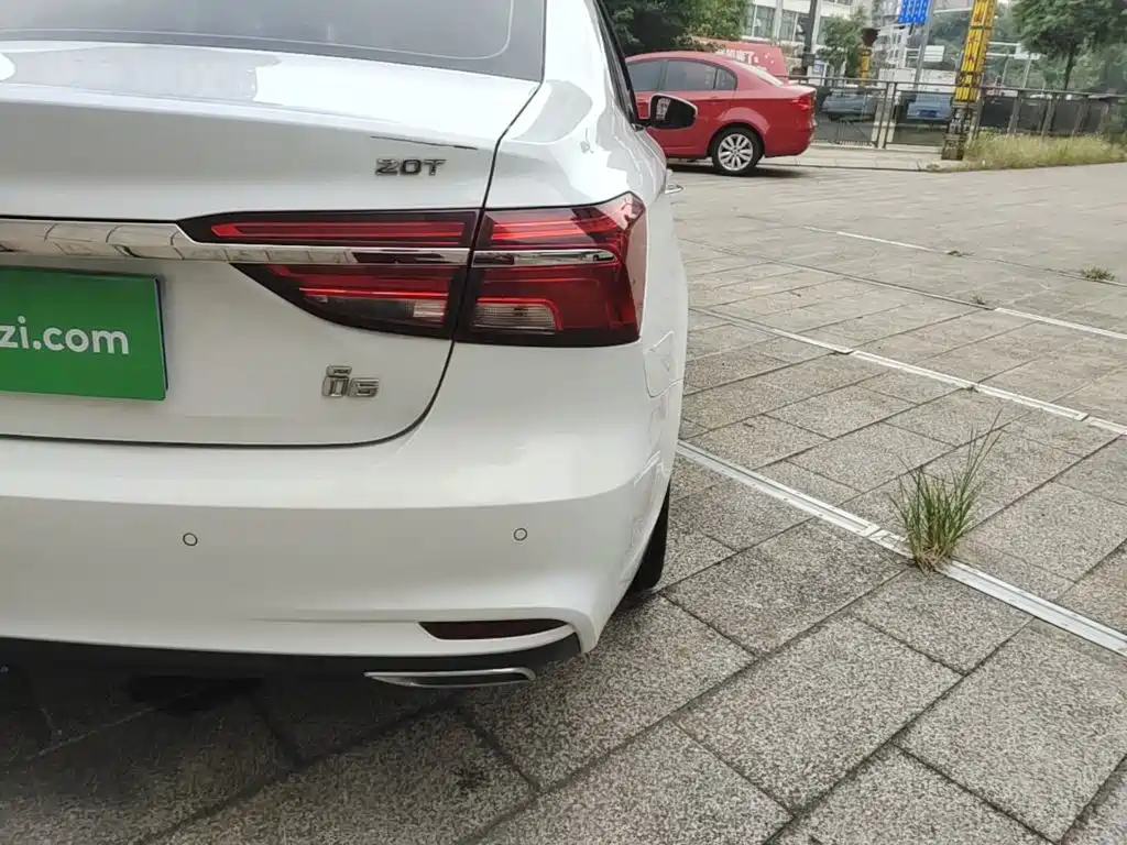 Фото 8 - Roewe i6