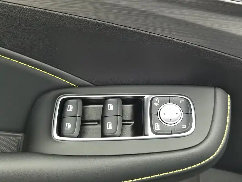 Фото 9 - Roewe RX5