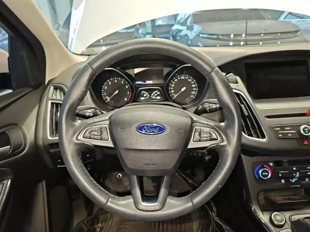 Фото 7 - Ford Focus