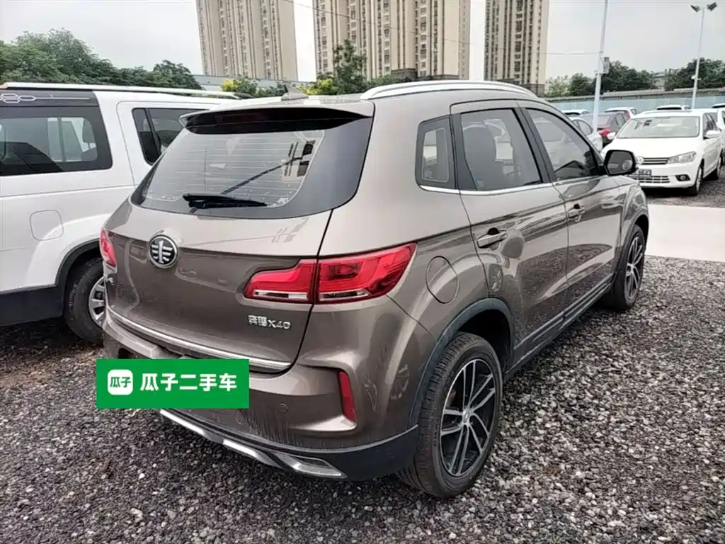 Besturn X40 2018 2017 1.6L Automatic Luxury
