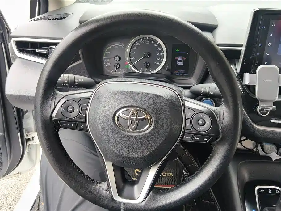 Toyota Corolla 2021 Hybrid 1.8L E-CVT Elite Edition фото 15