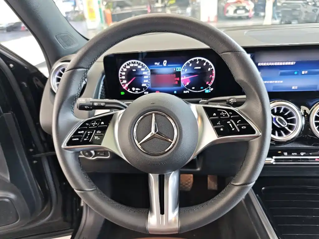 Фото 17 - Mercedes-Benz GLB