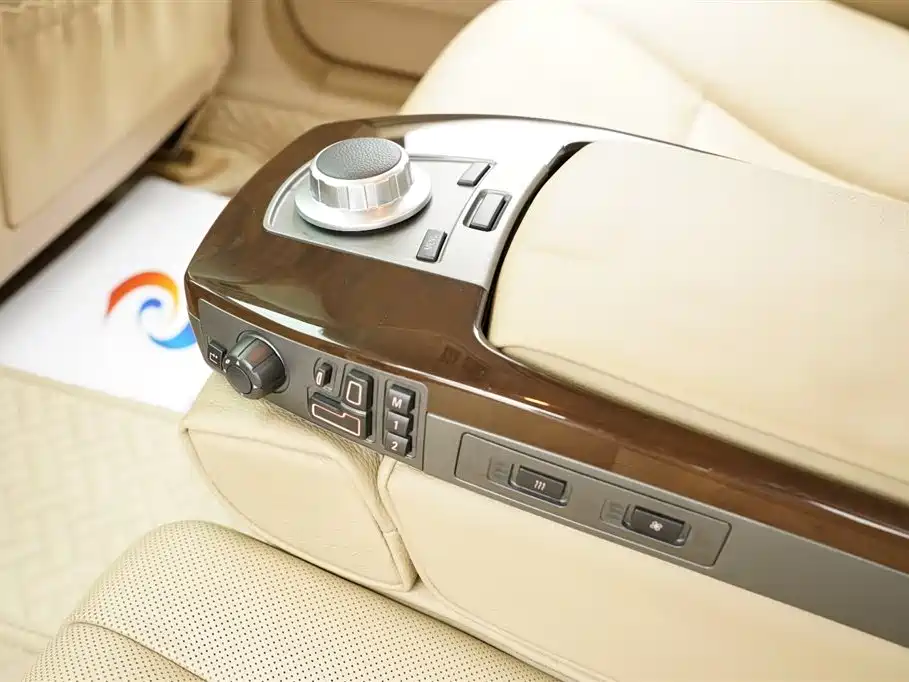 BMW 7 Series 2008 Model 730Li Leading фото 19