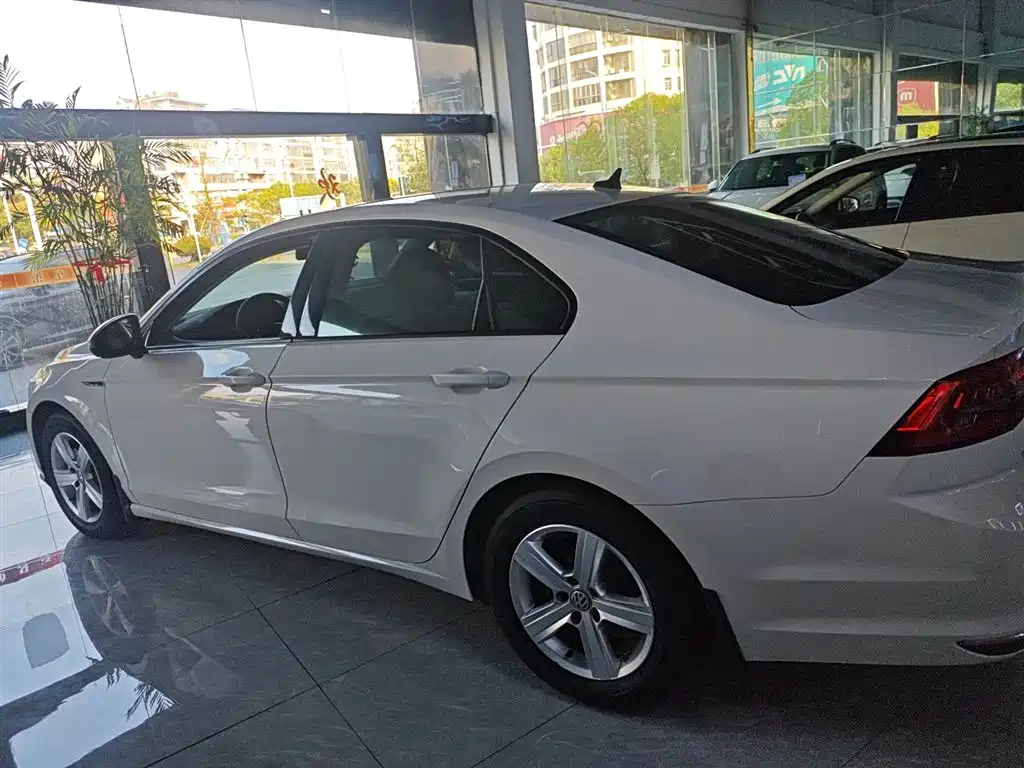 Volkswagen Lamando 2021 230TSI DSG Fashion Edition фото 4