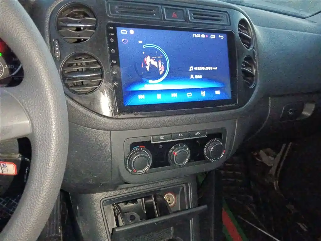 Volkswagen Tiguan 2015 1.8TSI Automatic 2WD Trendline фото 10