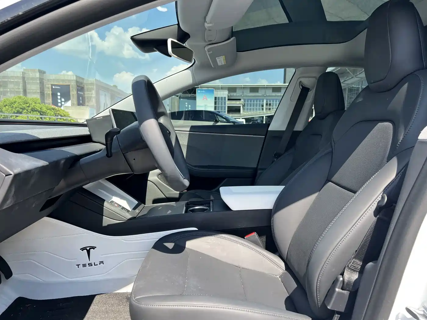 Tesla Model 3 2026 2025 Model Year Facelift Rear-Wheel Drive