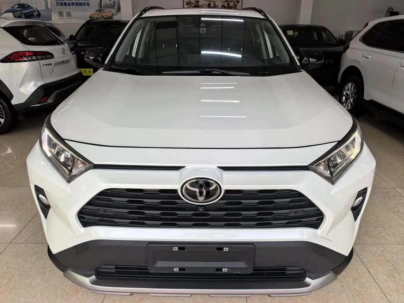 Toyota RAV4 Rongfang 2022 2.0L CVT 4WD Premium Edition фото 2