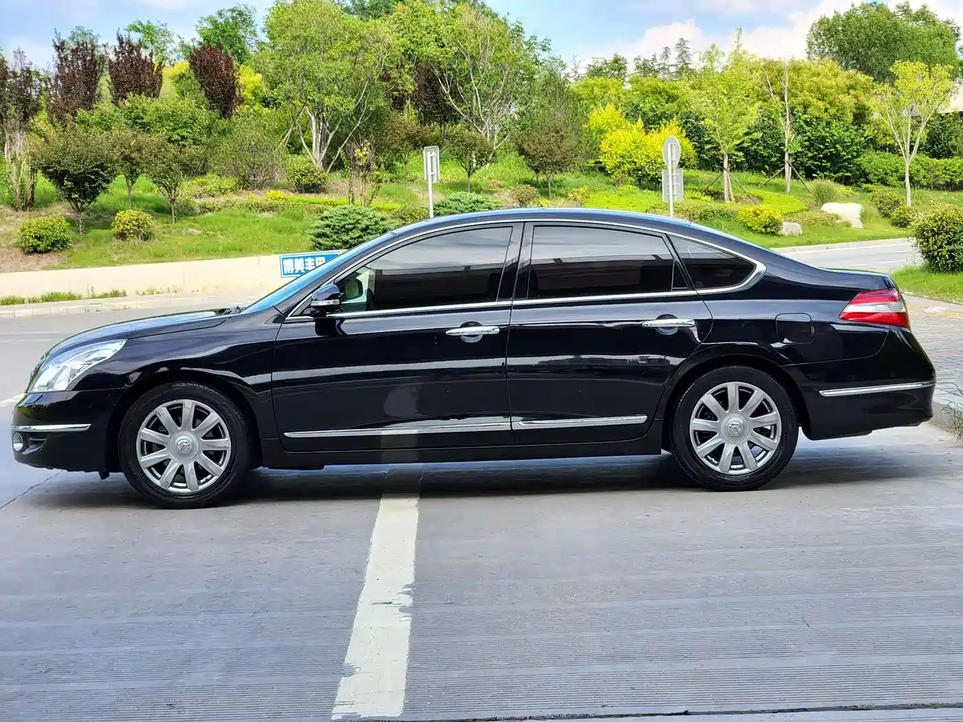 Nissan Teana 2011 Duke 3.5L XV VIP Prestige Edition фото 4