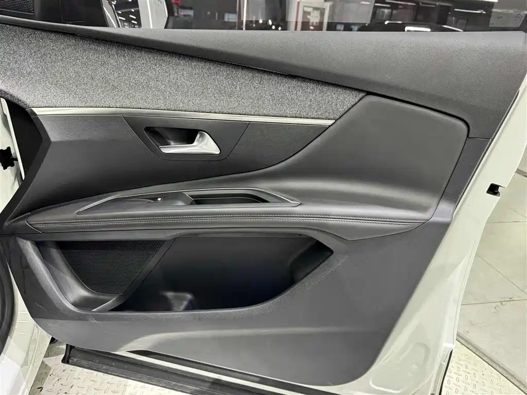 Peugeot 5008 2018 2017 380THP 7-seat Luxury Edition
