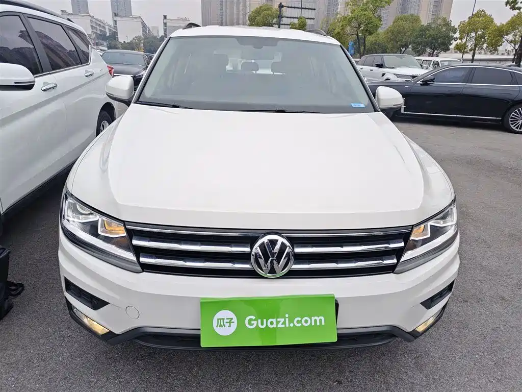 Volkswagen Tiguan L 2018 Facelift 330TSI Automatic 2WD Trend Edition фото 3