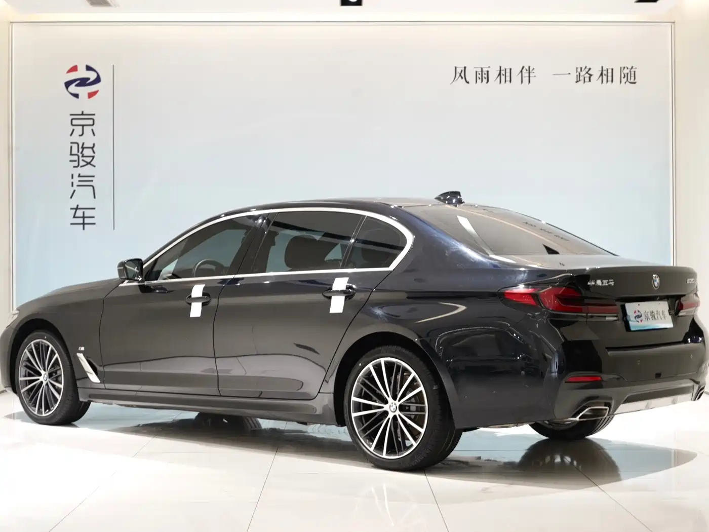 BMW 5 Series 2022 Facelift 530Li Leading M Sport Package фото 3