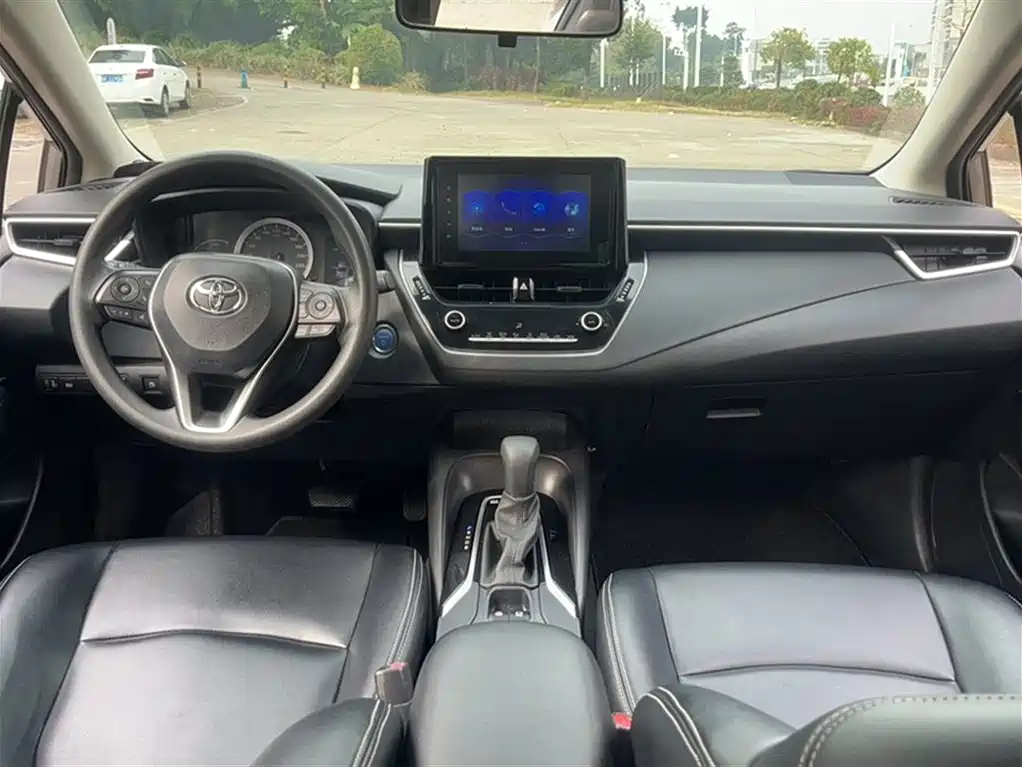 Toyota Corolla 2021 Hybrid 1.8L E-CVT Pioneer Edition фото 17