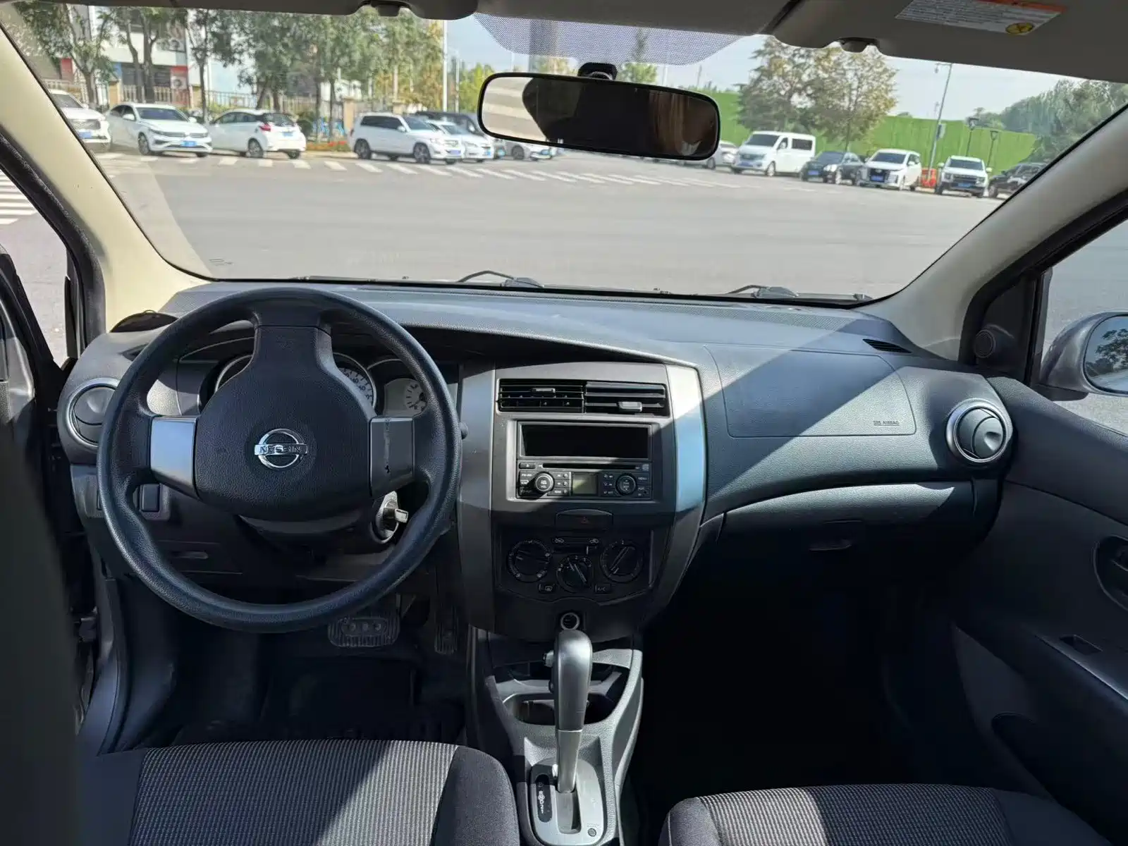 Photo 5 - Nissan Livina