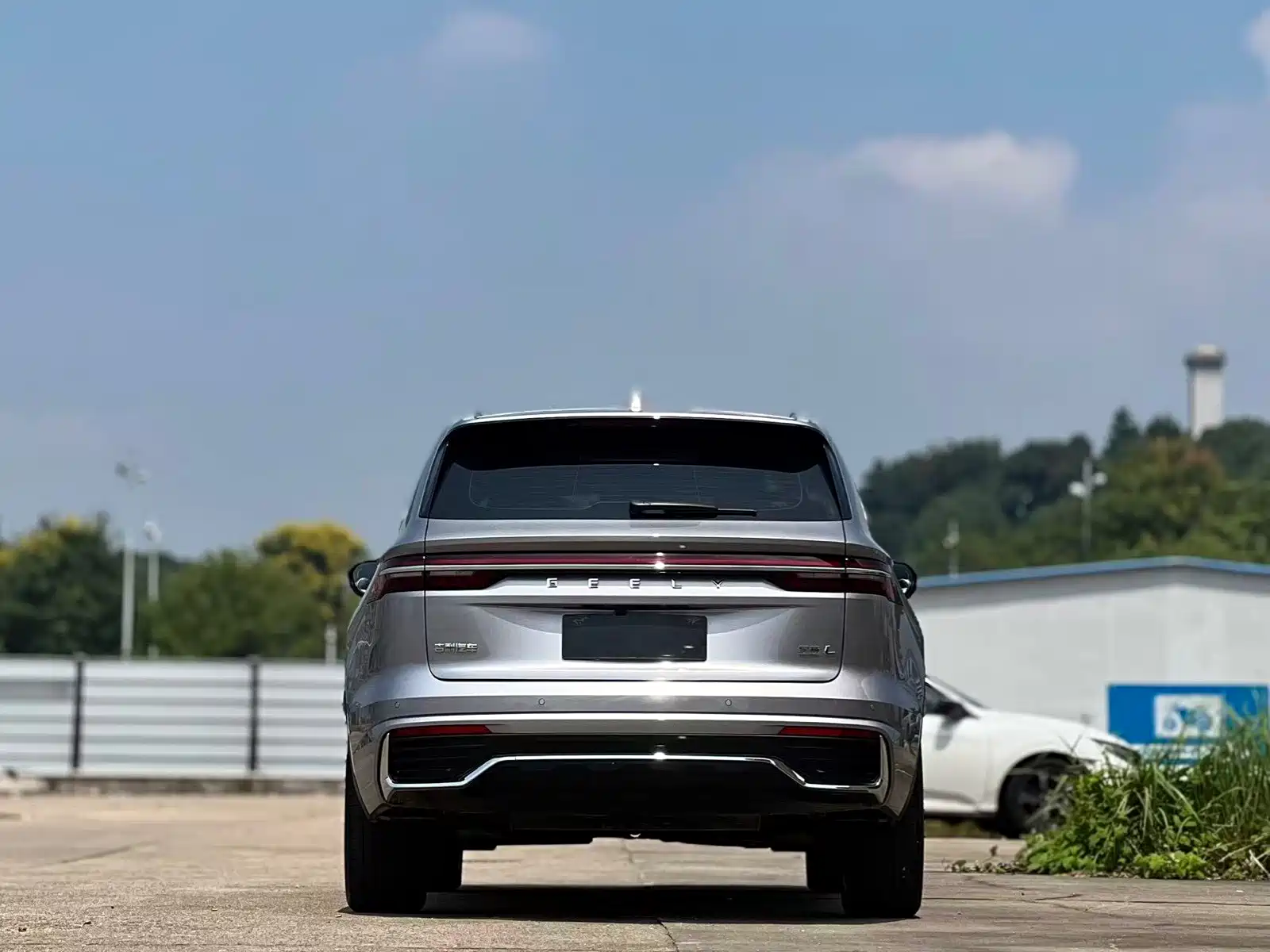 Фото 8 - Geely Monjaro