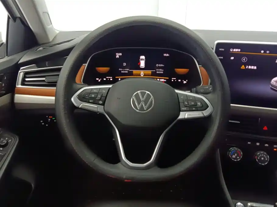 VOLKSWAGEN BORA