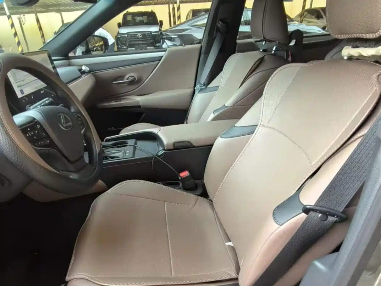 Lexus ES 2026 2025 200 Ultimate Edition