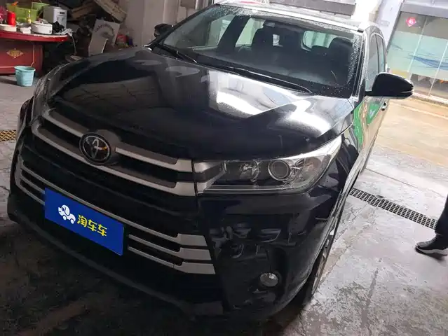 TOYOTA HIGHLANDER